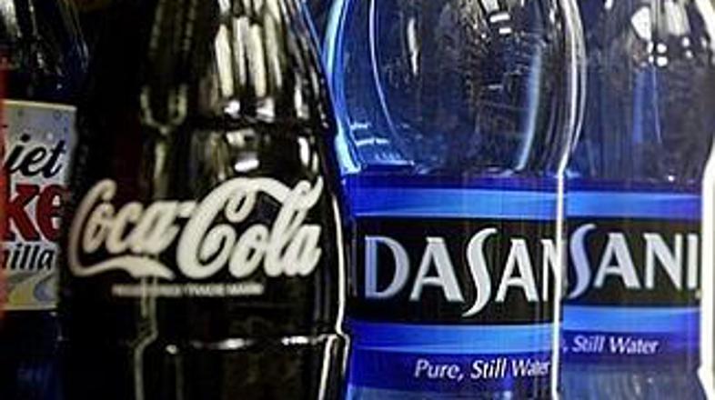 Črno piko si je prislužila tudi Coca-Cola, ki polni sporno vodo Dasani.
