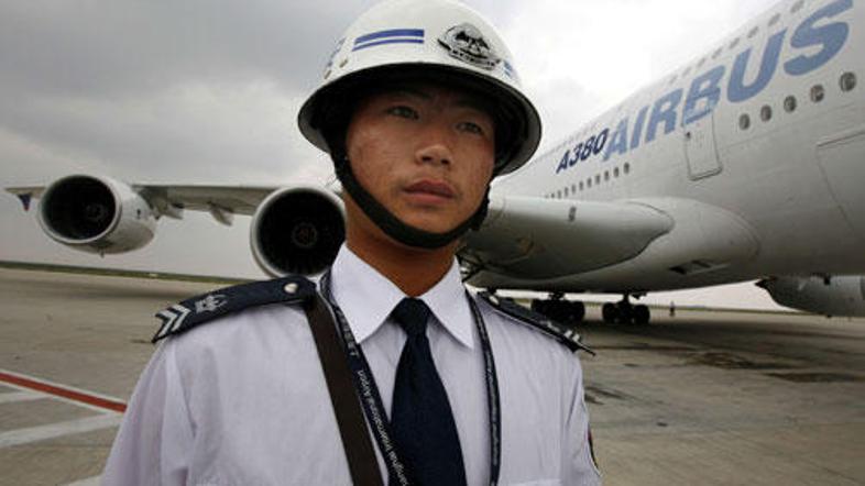 Airbus A380 lahko sprejme 850 potnikov.