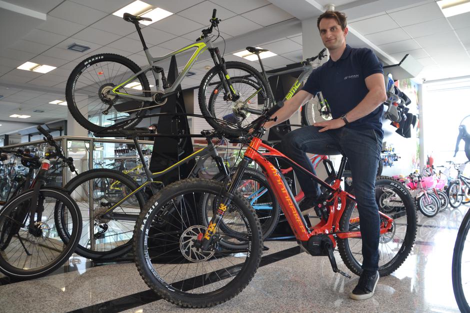 Servis kolesa | Avtor: Gregor Prebil