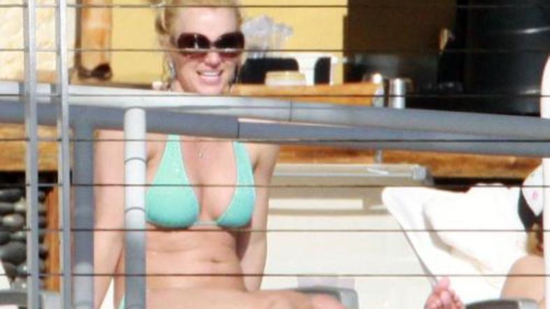 Britney je v zadnjem letu svojim odvetnikom izplačala skoraj tri milijone dolarj