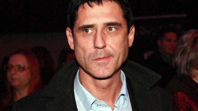 "Vsi so krivi, da projekti stojijo ali da ne dobimo evropskega denarja, samo on 