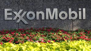 Exxon Mobil je leta 1999 nastal iz družb Exxon in Mobil, izhaja pa iz družbe Joh