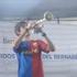 Takole je sredi Madrida trobil mladi navijač Barcelone. (Foto: YouTube)