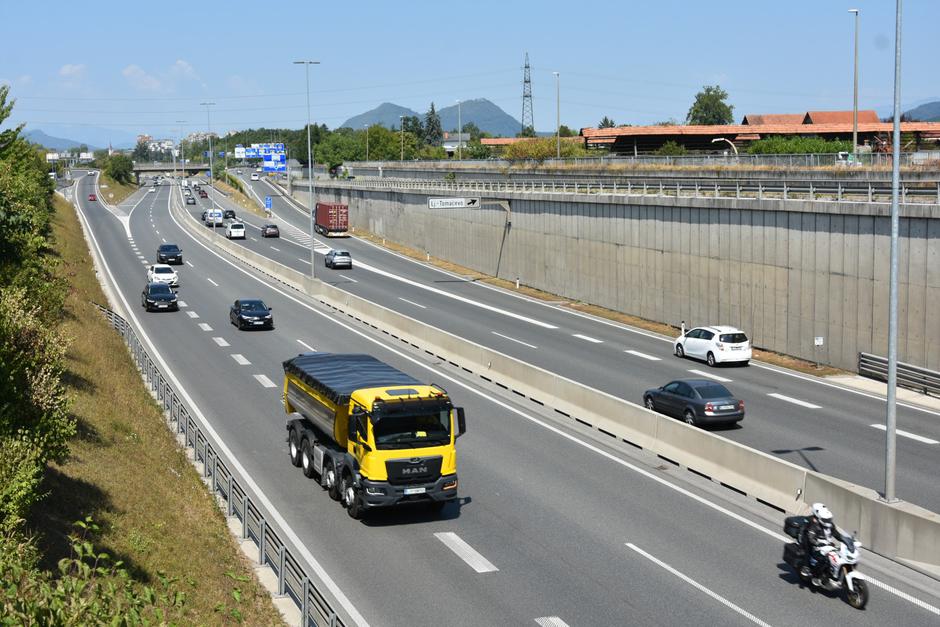 Obvoznica, avtocesta, promet | Avtor: ZAG