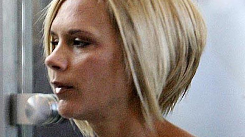 Posh Spice se brez sončnih očal vidijo številni grehi nezdravega življenja.