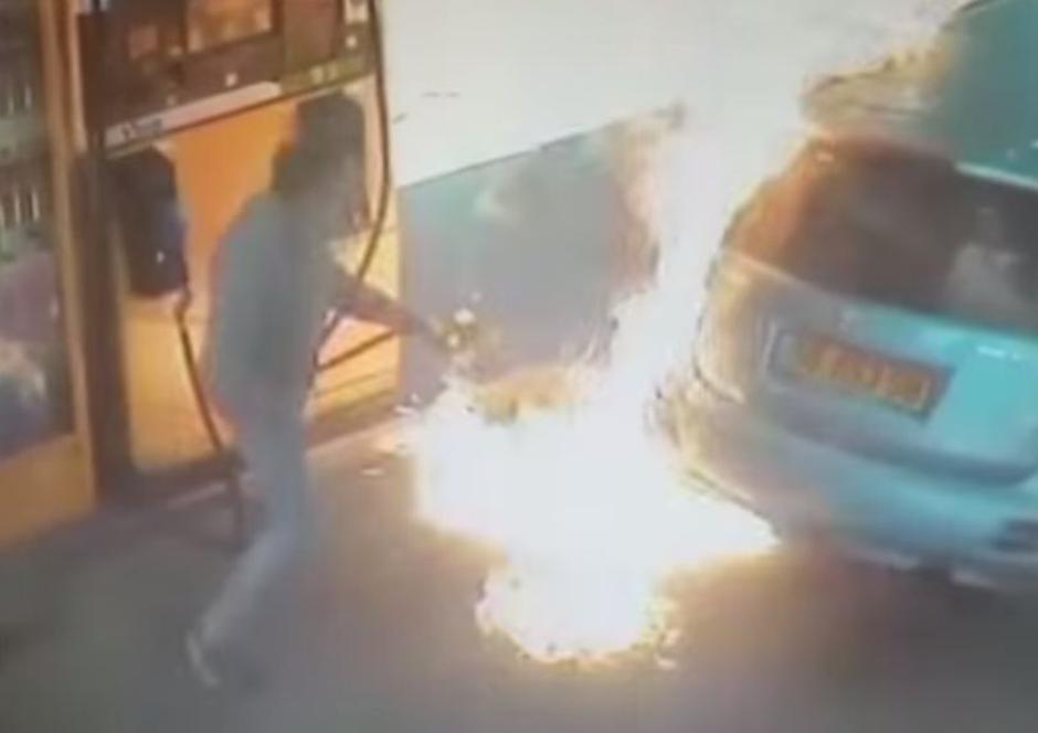 Ogenj na bencinski črpalki | Avtor: Youtube