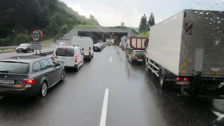 Nesreča v predoru Golovec.