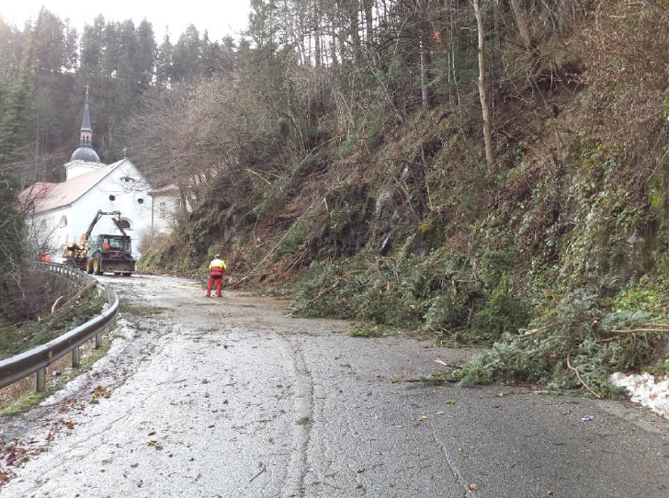 Posledice ujme na regionalnih in glavnih cestah