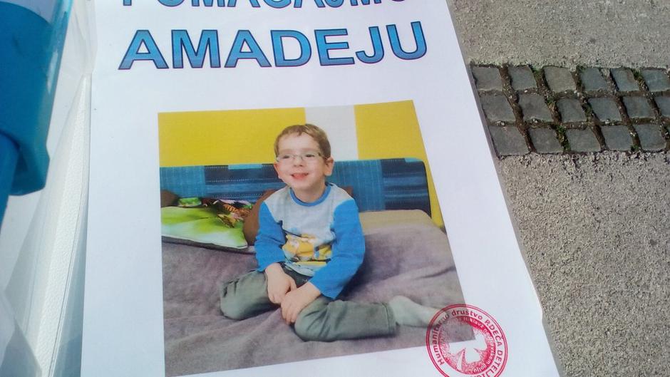 Pomoč Amadeju | Avtor: V. L. 