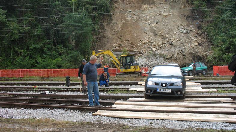 reševanje, avtomobili, majland, Zidani Most, železniška proga, plaz