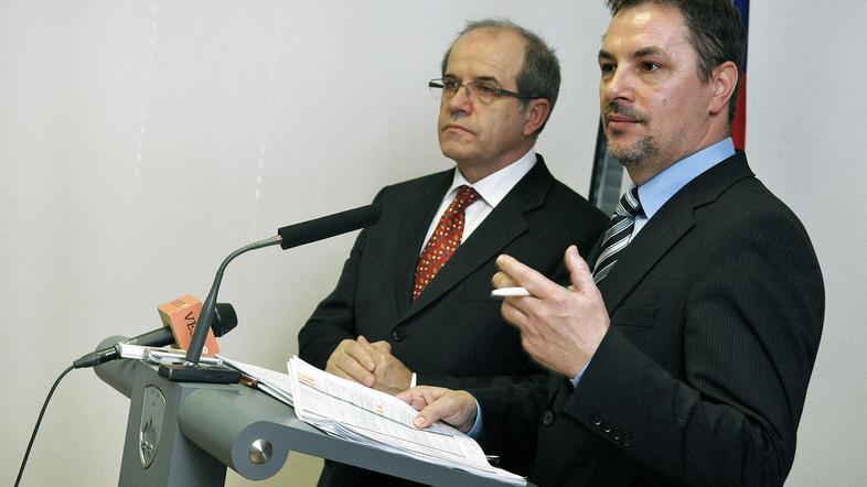 Prihodnje leto Kotolenko (na sliki desno) napoveduje okoli šest tisoč razgovorov