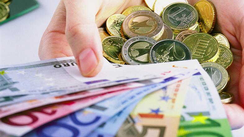 Evri bankovci in kovanci v roki