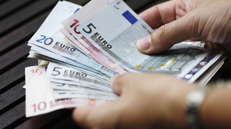 Štetje denarja, evri