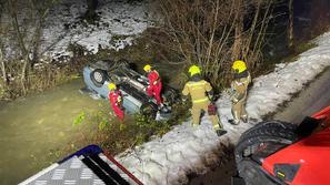 Puštal zapeljala v potok