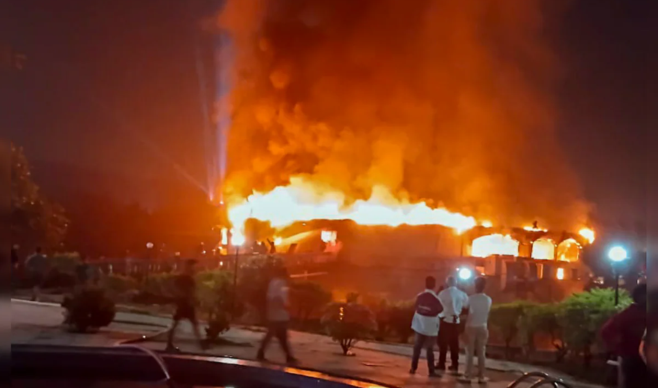 Požar v nočnem klubu terjal vsaj 25 življenj