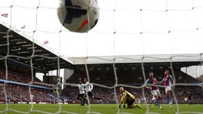 (Aston Villa - Tottenham) mreža gol žoga