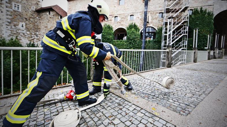 vaja reševanje gasilci evakuacija Ljubljanski grad napad