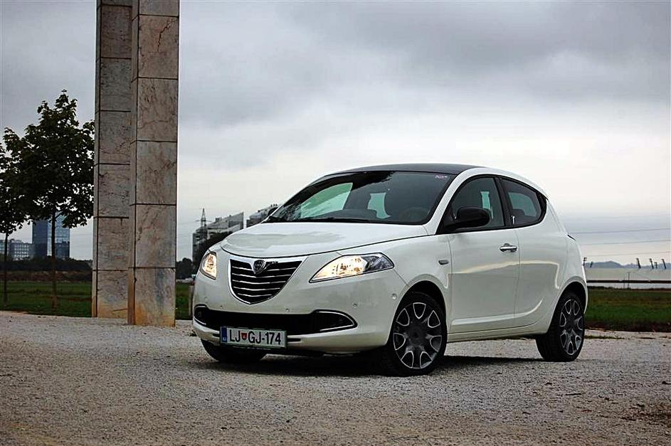 Lancia ypsilon