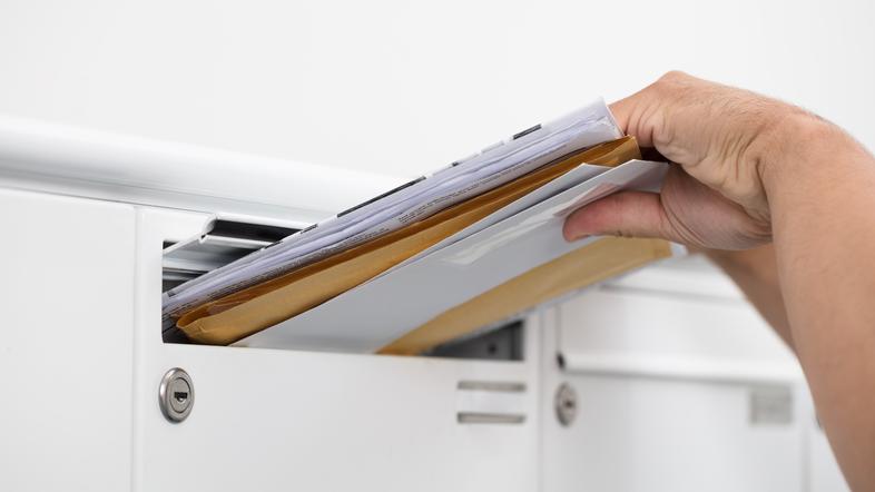 dokumenti papirji kuverte