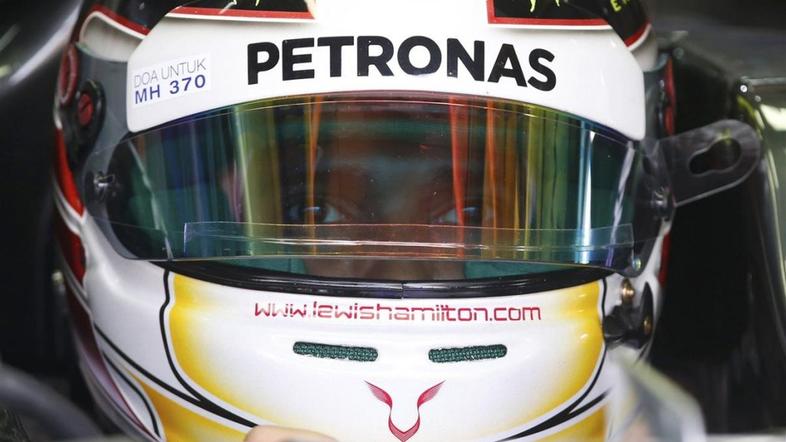 Hamilton Mercedes VN Malezije Sepang trening oči čelada