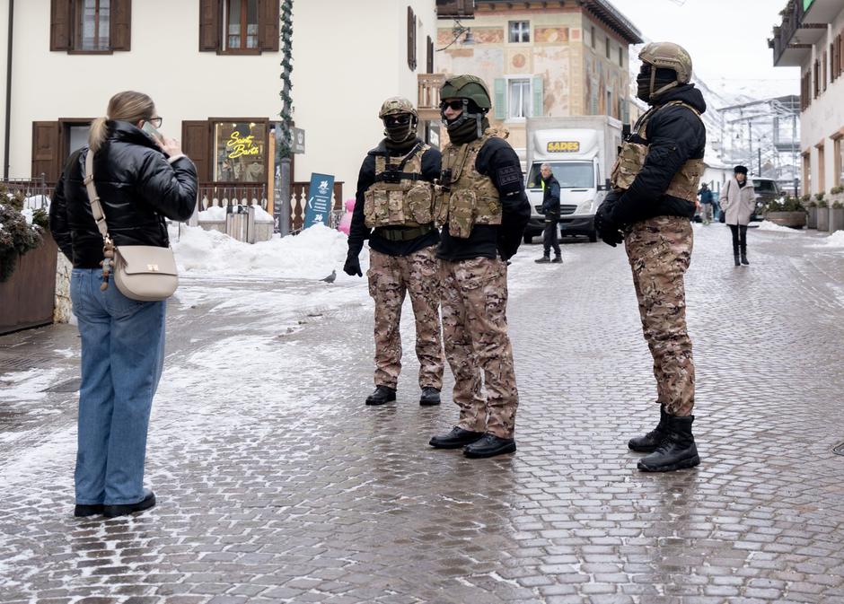 policija Milano-Cortina OI 2026 | Avtor: Profimedia