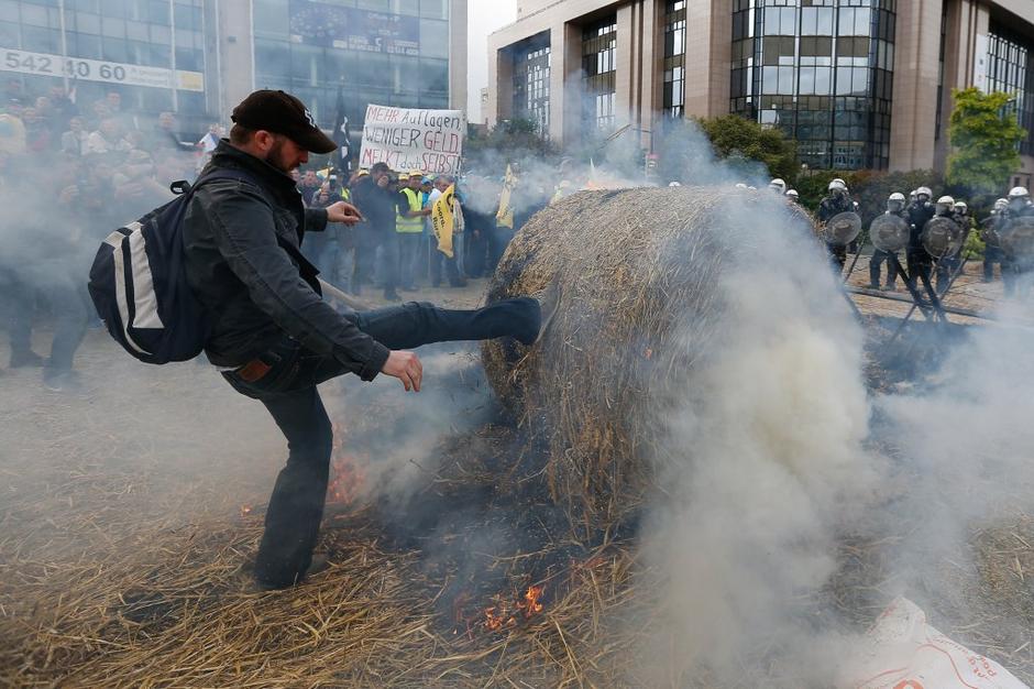 Protesti kmetov v Bruslju | Avtor: EPA