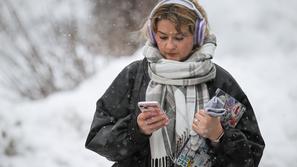 telefon, ženska, zima