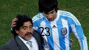 Javier Pastore z Diegom Maradono. (Foto: Reuters)