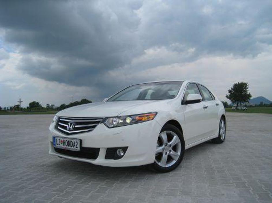 Motorno paleto za zdaj sestavljata dva bencinska in en dizelski agregat, vsi pa 