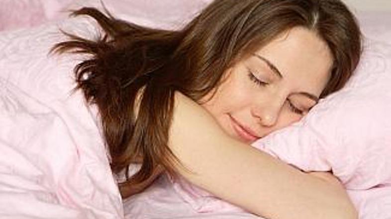 Vsaj noči preživlja z ljubljenim?