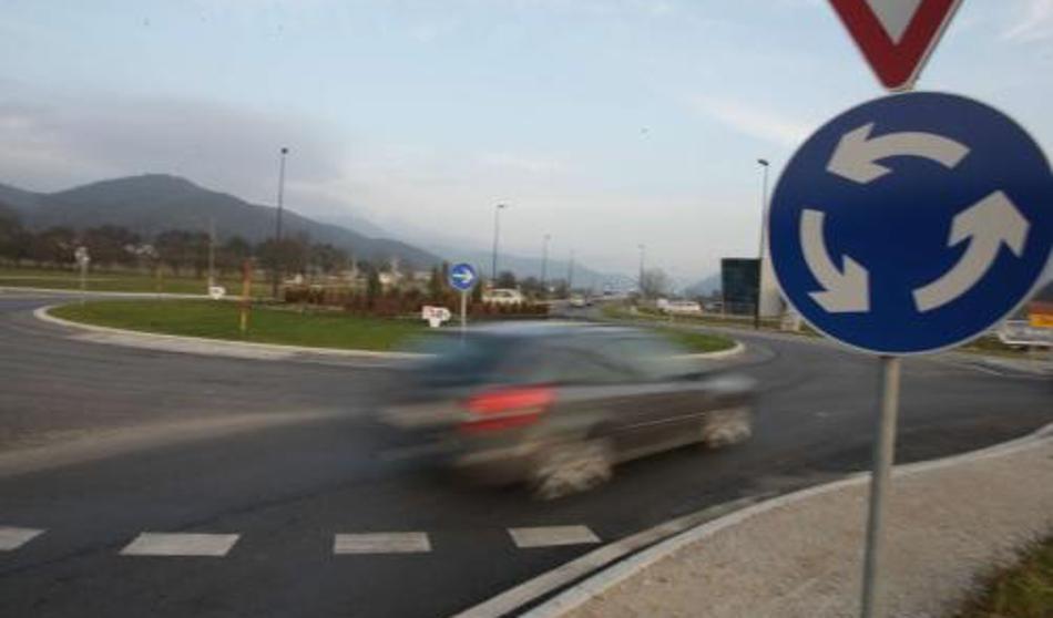 Policisti iščejo priče objestne vožnje