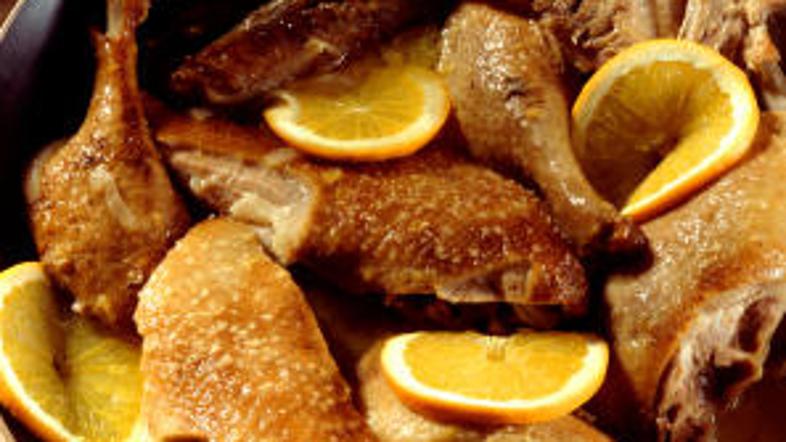 K ingverju lahko brez pomislekov dodajate tudi rezine pomaranče.