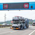 DARS avtocesta hitrost opozorilna tabla omejitev promet