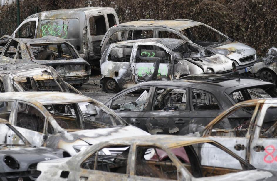 Zažiganje avtomobilov v Franciji