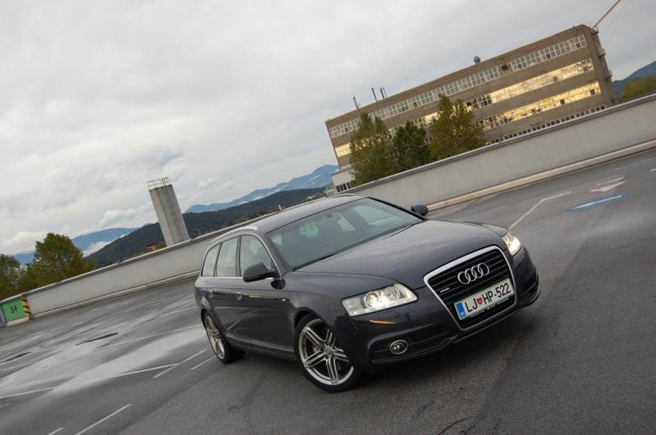 Šestica tako zunaj kot znotraj še ni za staro šaro. S tem motorjem, menjalnikom 