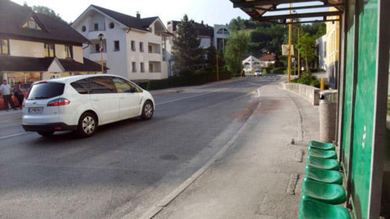 Devet otrok, ki so čakali na tej postaji, je bilo v nesreči poškodovanih.