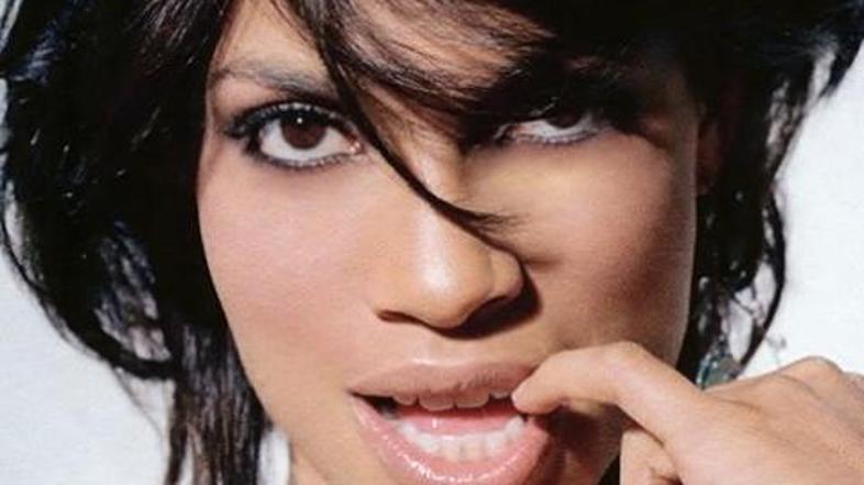 Vas ustnice Rosario Dawson bolj prepričajo kot ustnice Angeline Jolie?