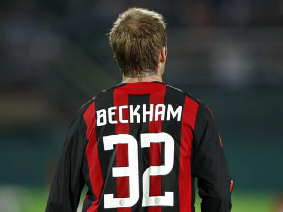 David Beckham bo majico Milana vendarle nosil do konca te sezone.