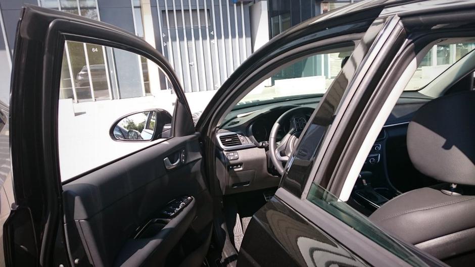 Avto in odprta vrata | Avtor: Žurnal24 main