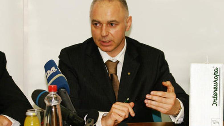 Odškodninsko tožbo proti nekdanji upravi Andreja Lovšina in tudi proti nadzornik