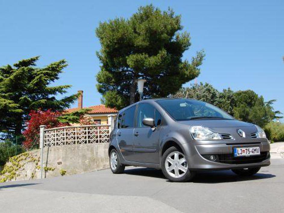 Renault grande modus je okreten avtomobil, ki ga odlikuje prostornost in nizka p