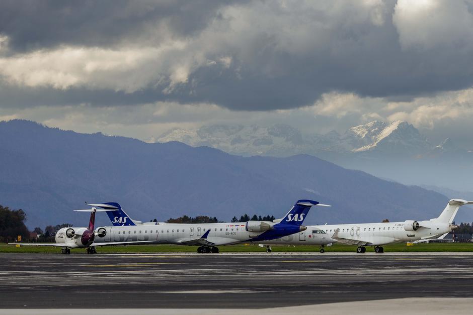 letalo, avion, letališče Brnik | Avtor: Saša Despot