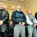 Suljanovića (desno) bodo jutri navsezgodaj na obravnavo tožbe pripeljali iz kopr