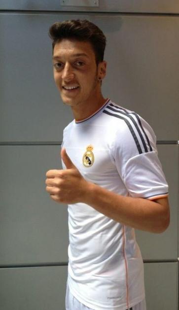 Özil Real Madrid Santiago Bernabeu predstavitev nov dres majica