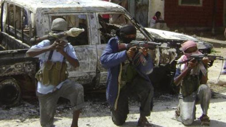 Po trditvah upornikov naj bi ti zavzeli ključne objekte na severu somalijskega g