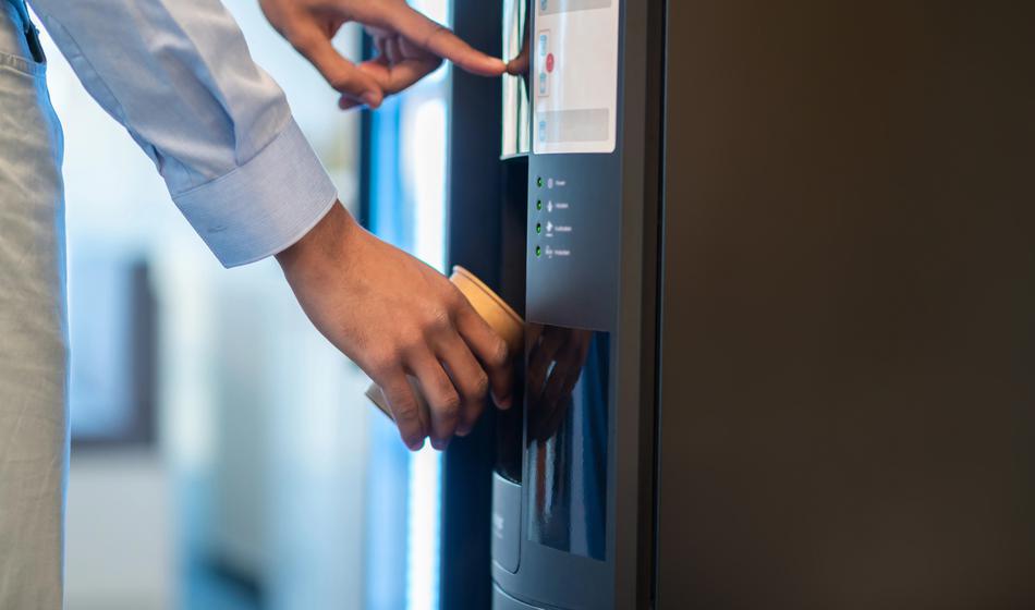 Nove zaposlitve: Začetna plača 1.800 EUR neto