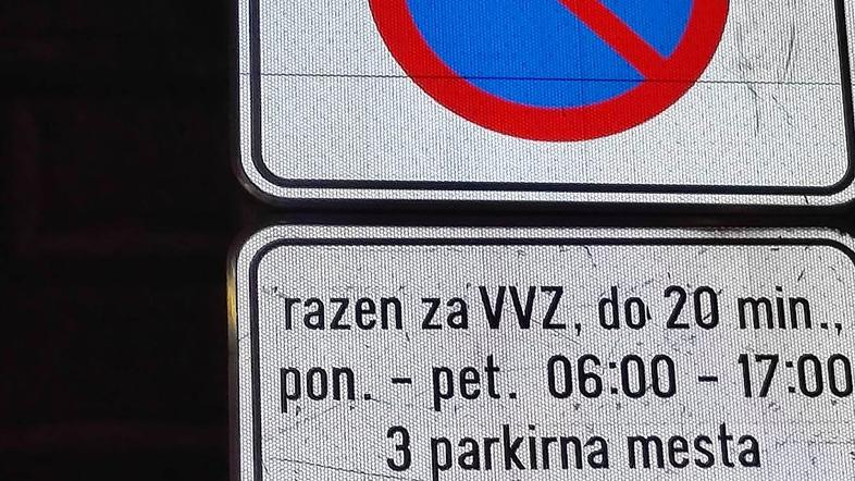 Prometni znak parkiranje