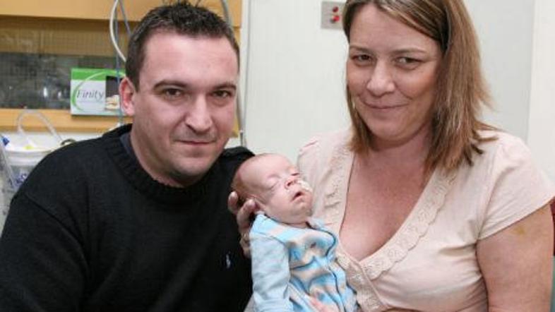 Kljub hudi preizkušnji se 35-letna mati in njen trimesečni dojenček počutita dob