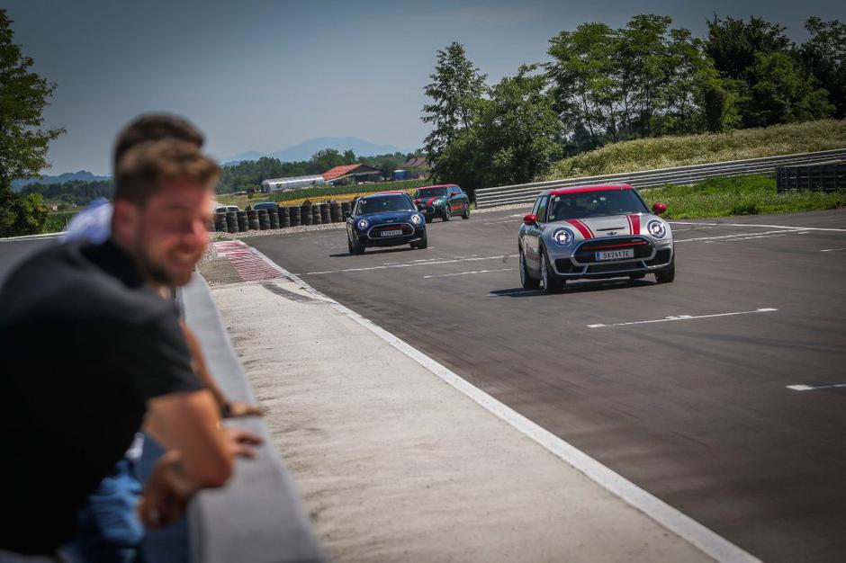 Mni | Avtor: Saša Despot