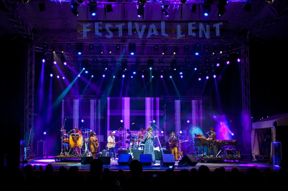 Macy Gray zapela na Dravskem odru